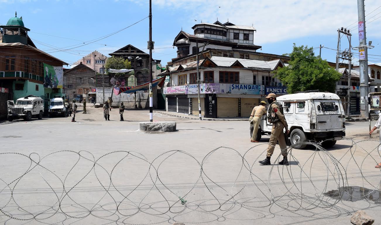 Restrictions imposed in old parts of Srinagar city ahead of JRL’s ‘Eidgah Chalo’ call tomorrow